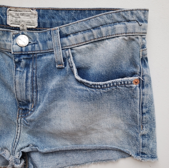 Current/Elliott The Concert Denim Cutoff Shorts Point Break 28 Light Distressed - Picture 8 of 8